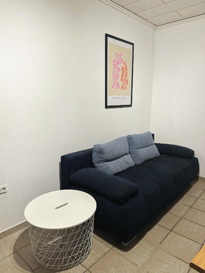 Zimmer In Reihenhaus Mit Terrasse Duisburg Exterior foto