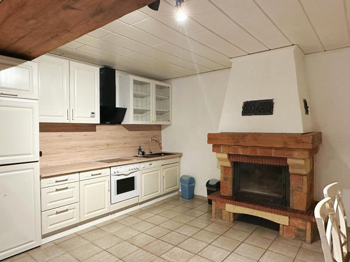 Zimmer In Reihenhaus Mit Terrasse Duisburg Exterior foto