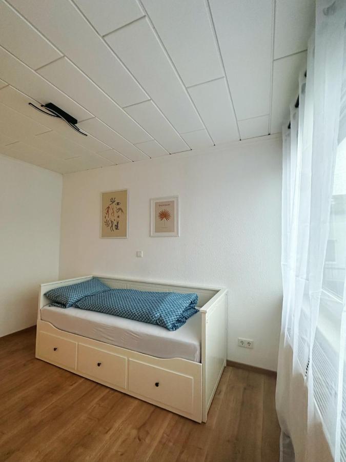 Zimmer In Reihenhaus Mit Terrasse Duisburg Exterior foto
