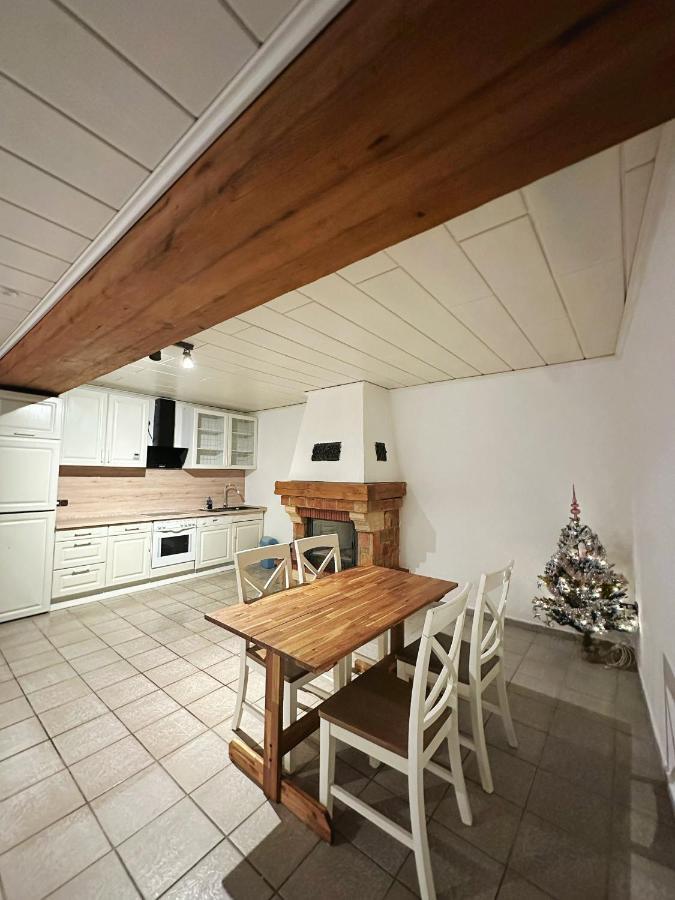 Zimmer In Reihenhaus Mit Terrasse Duisburg Exterior foto