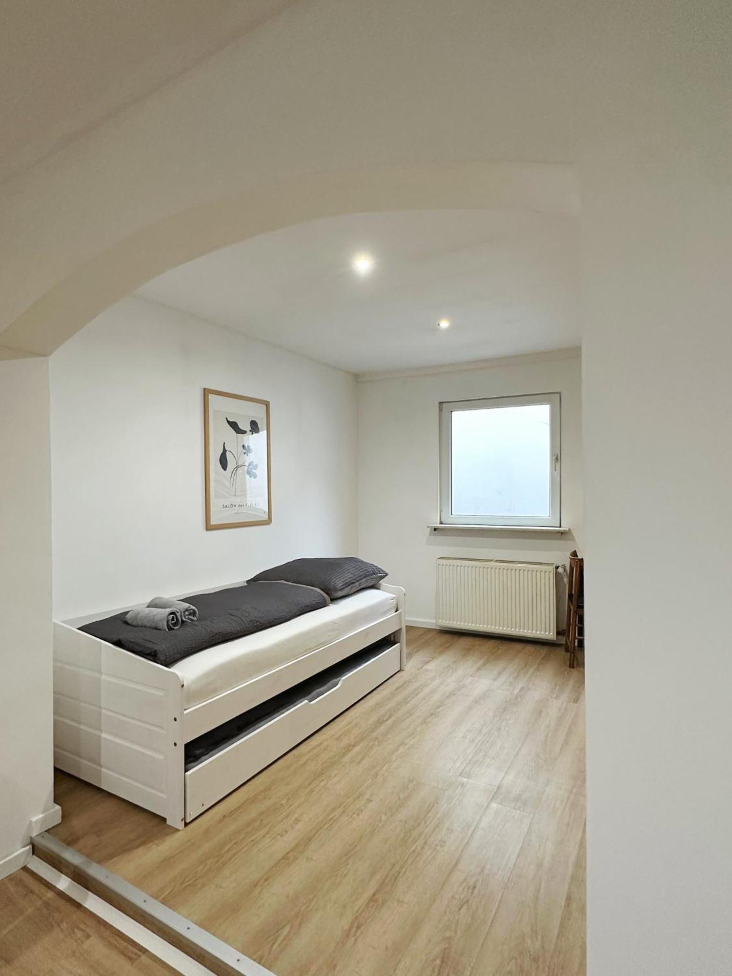 Zimmer In Reihenhaus Mit Terrasse Duisburg Exterior foto